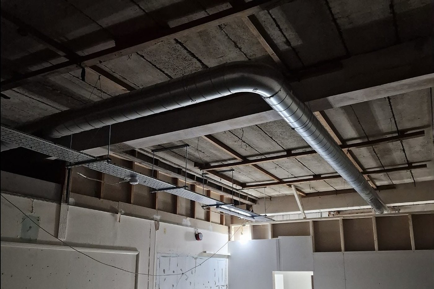 Commercial air conditioning installation