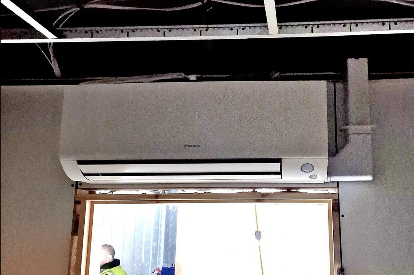 Ventilation and air conditioning installation